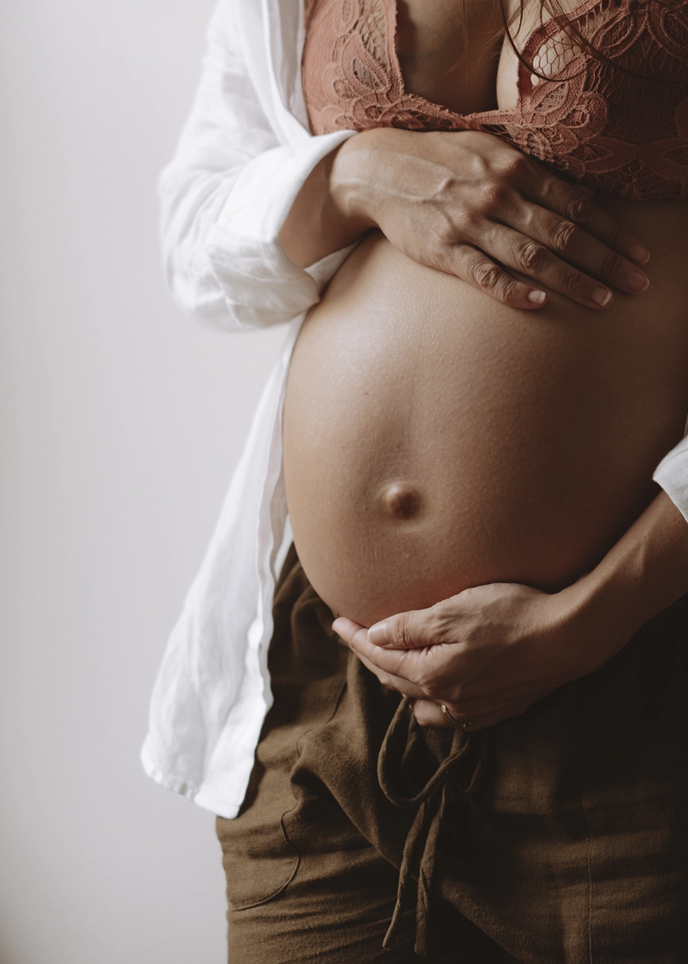 Pregnancy photography in Walthamstow, London, by Rhiannon Emma