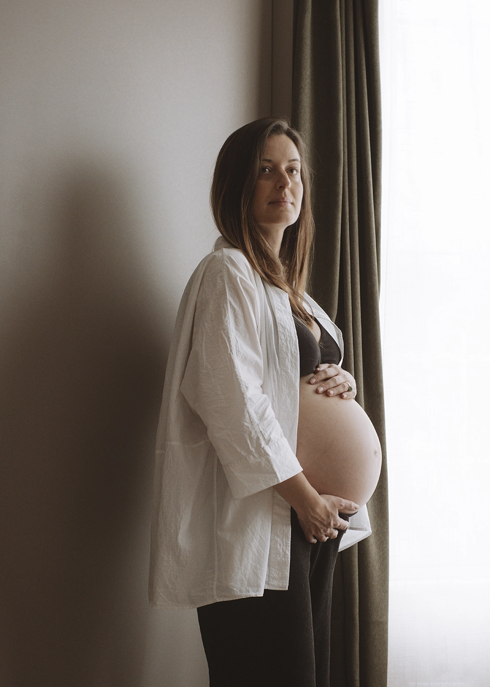 Pregnancy photography in Walthamstow, London, by Rhiannon Emma